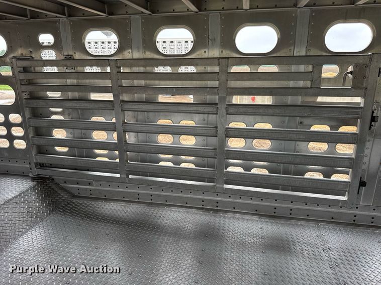 image for item DI9011 2006 Wilson PSADL-400P livestock trailer