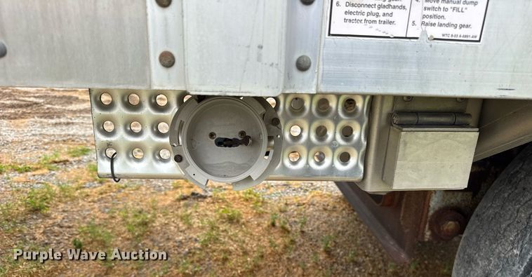 image for item DI9011 2006 Wilson PSADL-400P livestock trailer