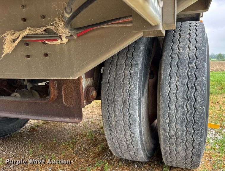 image for item DI9011 2006 Wilson PSADL-400P livestock trailer