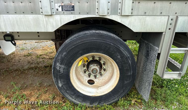 image for item DI9011 2006 Wilson PSADL-400P livestock trailer