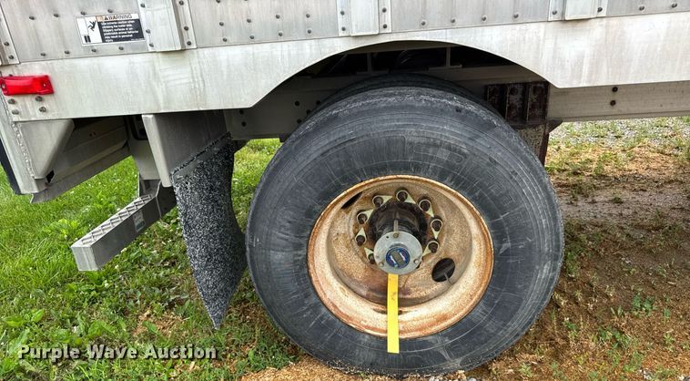 image for item DI9011 2006 Wilson PSADL-400P livestock trailer