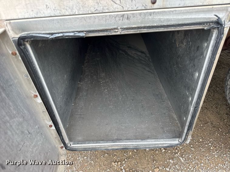 image for item DI9038 2008 EBY livestock trailer