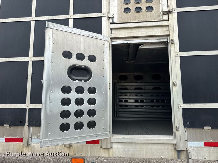 image for item DI9038 2008 EBY livestock trailer