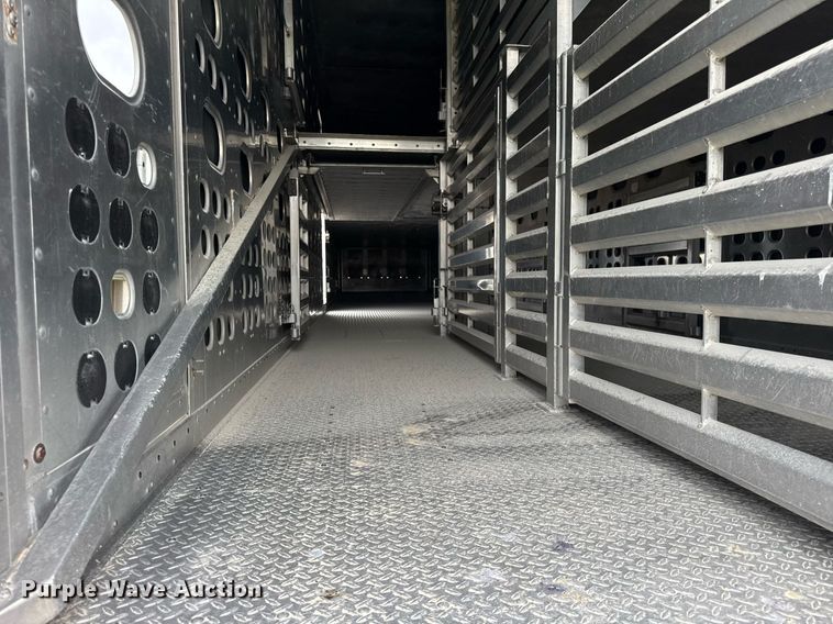 image for item DI9038 2008 EBY livestock trailer