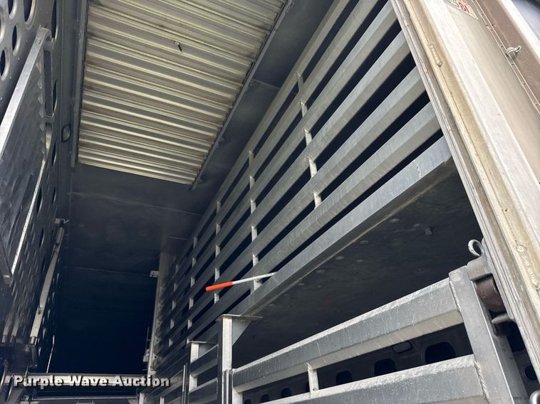 image for item DI9038 2008 EBY livestock trailer