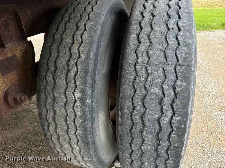 image for item DI9038 2008 EBY livestock trailer