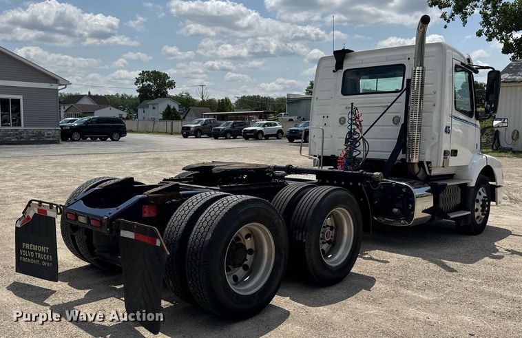 image for item DI9045 2017 Volvo VNM semi truck