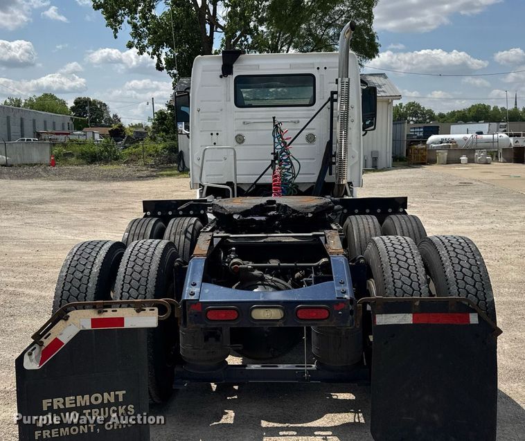 image for item DI9045 2017 Volvo VNM semi truck