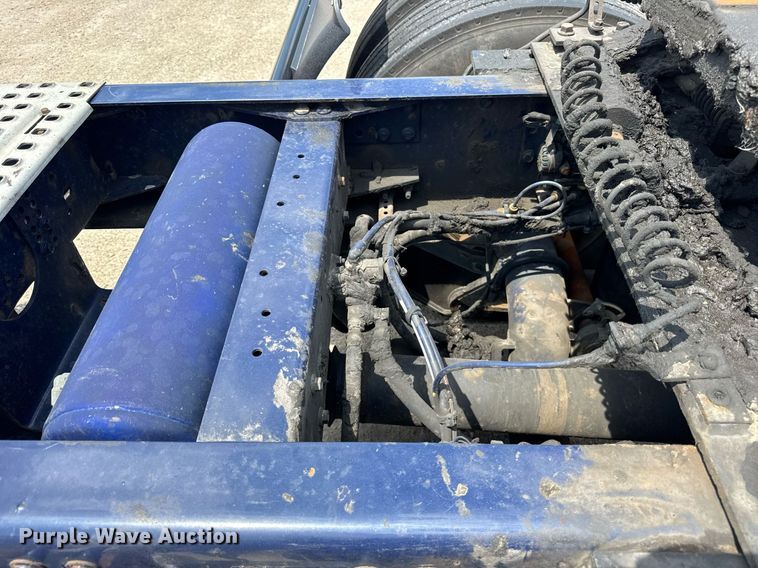 image for item DI9045 2017 Volvo VNM semi truck