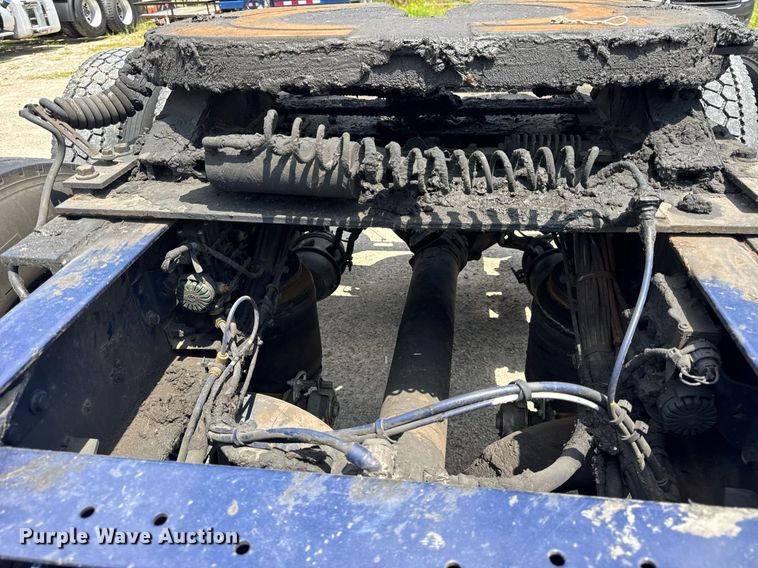 image for item DI9045 2017 Volvo VNM semi truck