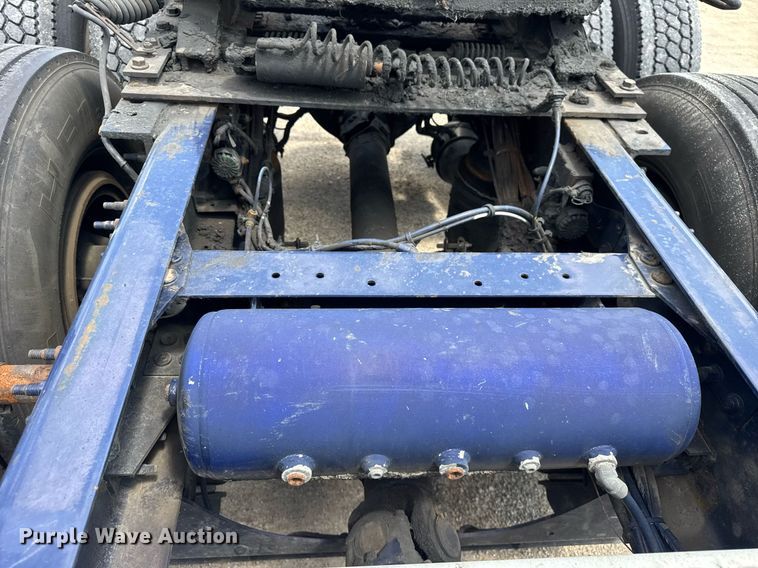 image for item DI9045 2017 Volvo VNM semi truck