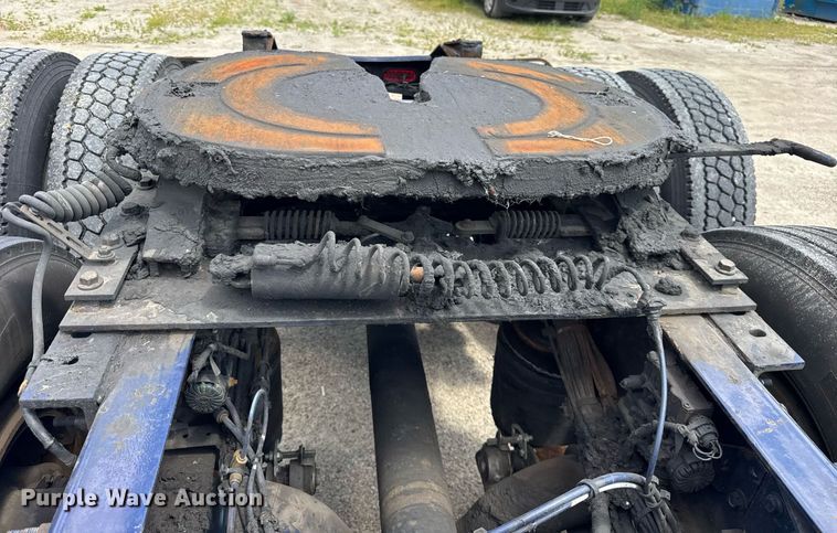 image for item DI9045 2017 Volvo VNM semi truck