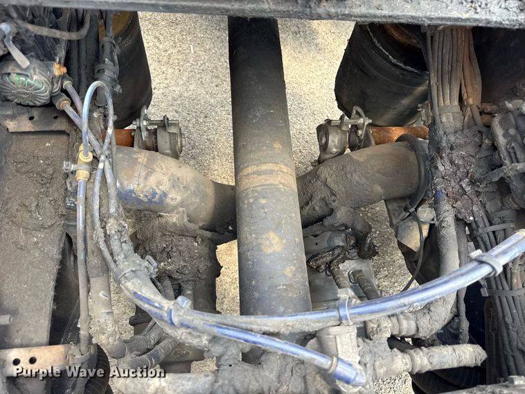 image for item DI9045 2017 Volvo VNM semi truck