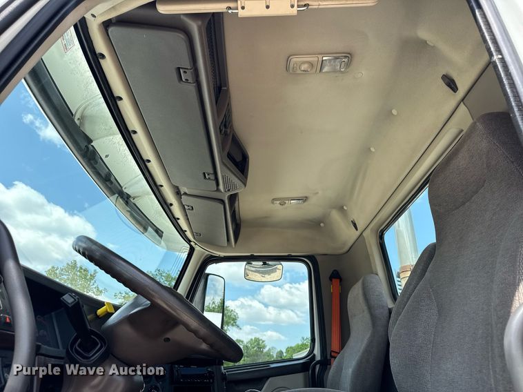 image for item DI9045 2017 Volvo VNM semi truck