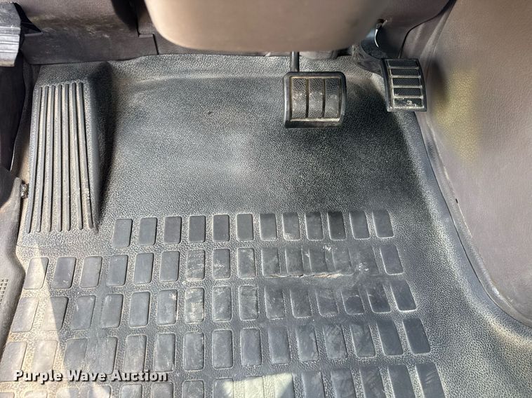 image for item DI9045 2017 Volvo VNM semi truck