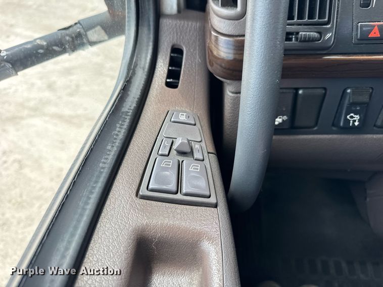 image for item DI9045 2017 Volvo VNM semi truck