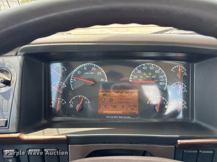 image for item DI9045 2017 Volvo VNM semi truck