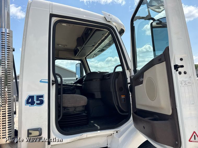 image for item DI9045 2017 Volvo VNM semi truck
