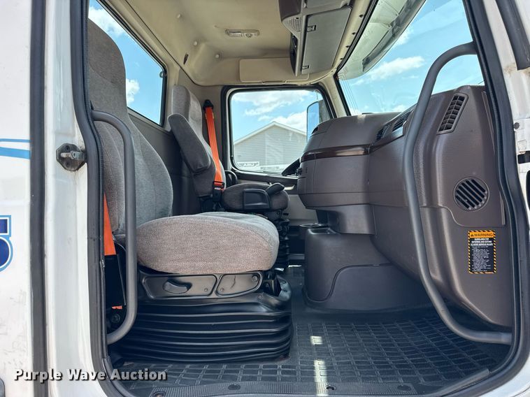 image for item DI9045 2017 Volvo VNM semi truck