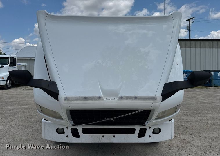 image for item DI9045 2017 Volvo VNM semi truck