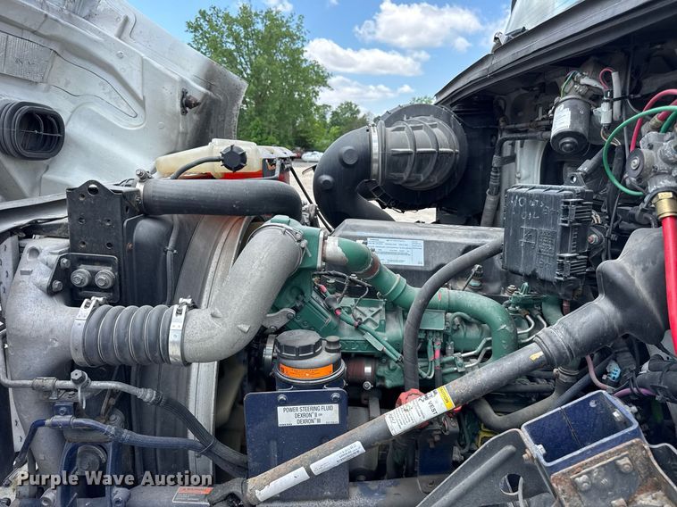 image for item DI9045 2017 Volvo VNM semi truck