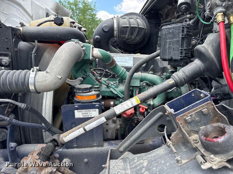 image for item DI9045 2017 Volvo VNM semi truck