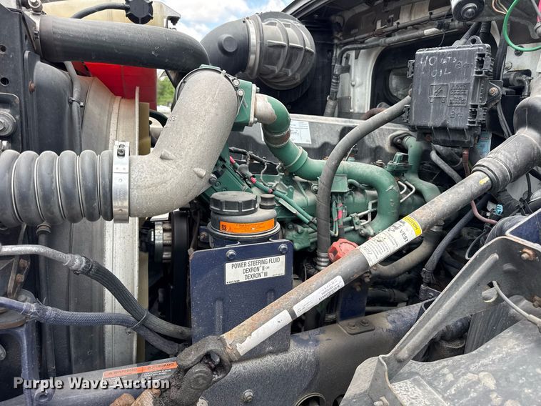 image for item DI9045 2017 Volvo VNM semi truck