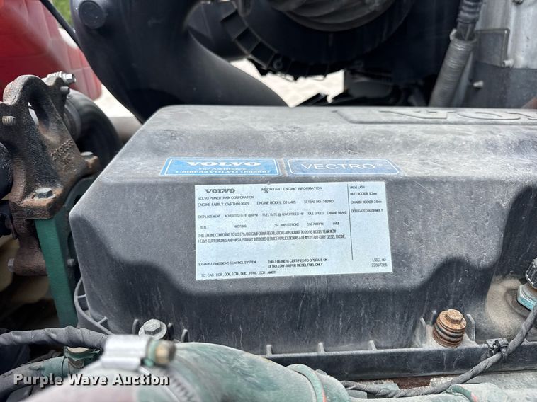 image for item DI9045 2017 Volvo VNM semi truck