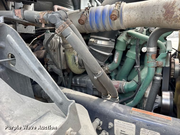 image for item DI9045 2017 Volvo VNM semi truck