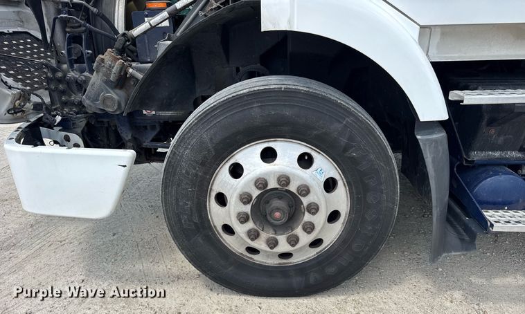 image for item DI9045 2017 Volvo VNM semi truck