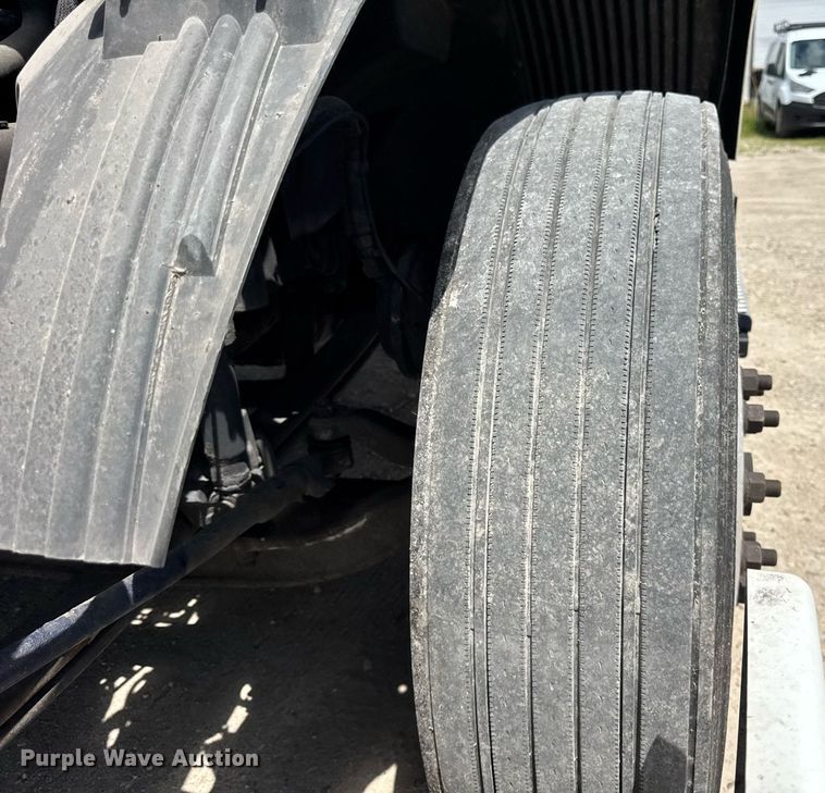 image for item DI9045 2017 Volvo VNM semi truck