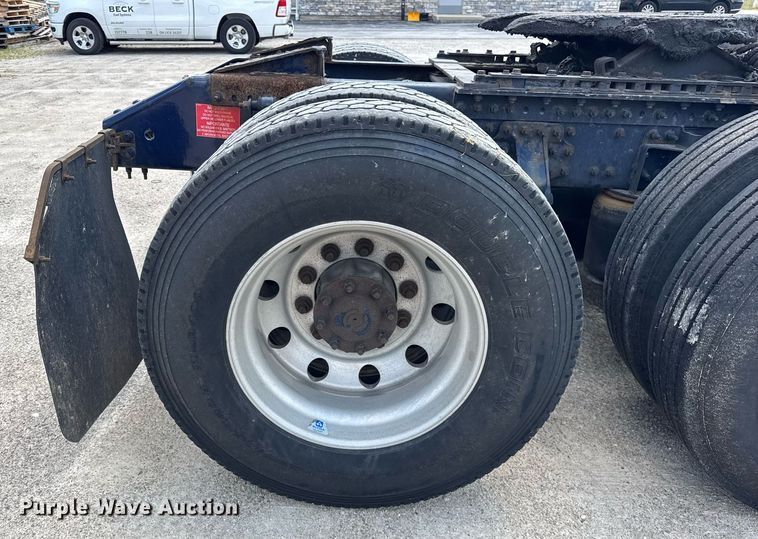 image for item DI9045 2017 Volvo VNM semi truck