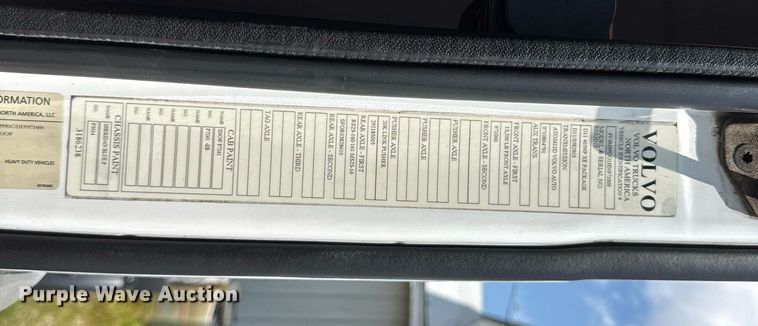 image for item DI9045 2017 Volvo VNM semi truck