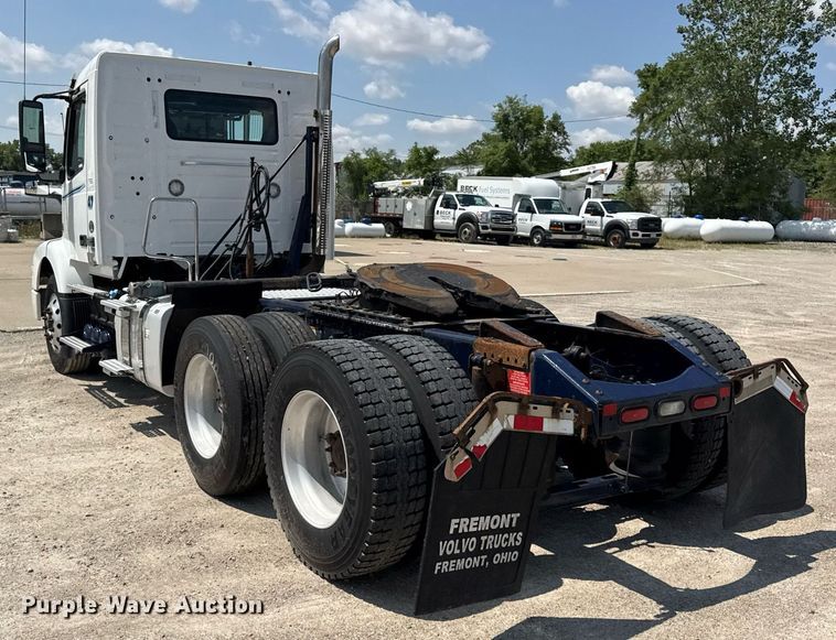 image for item DI9046 2017 Volvo VNM semi truck