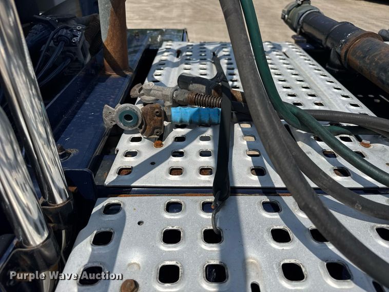 image for item DI9046 2017 Volvo VNM semi truck