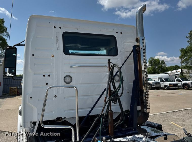 image for item DI9046 2017 Volvo VNM semi truck