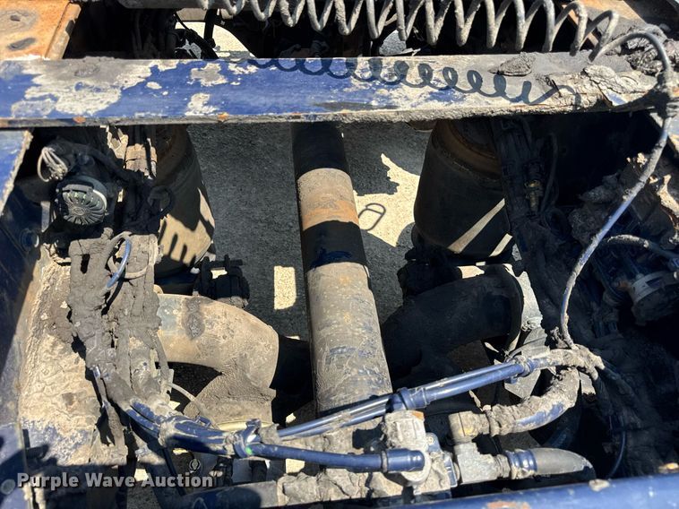 image for item DI9046 2017 Volvo VNM semi truck