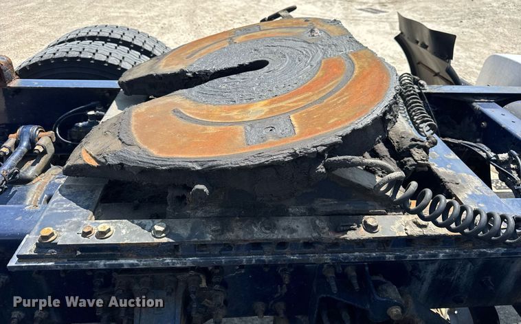 image for item DI9046 2017 Volvo VNM semi truck