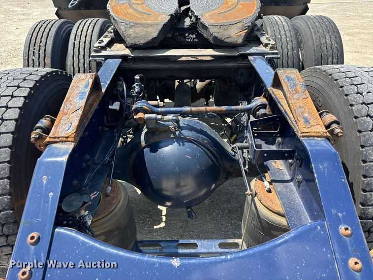 image for item DI9046 2017 Volvo VNM semi truck