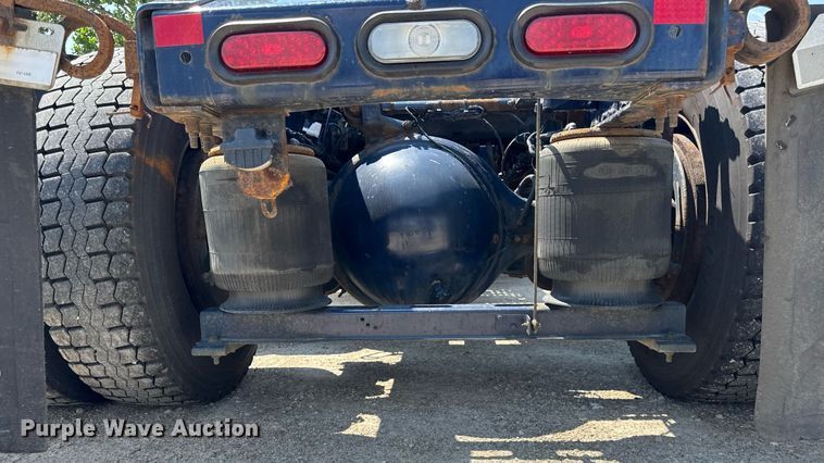 image for item DI9046 2017 Volvo VNM semi truck