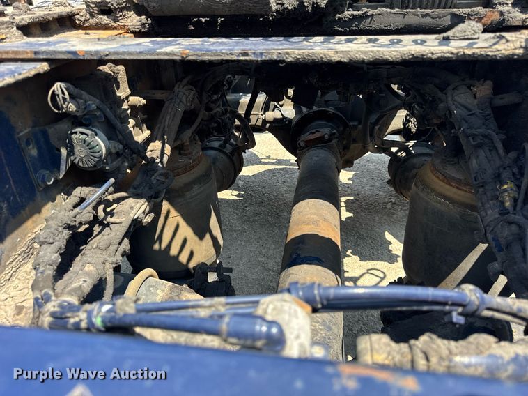 image for item DI9046 2017 Volvo VNM semi truck