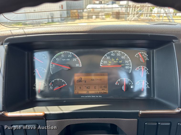 image for item DI9046 2017 Volvo VNM semi truck