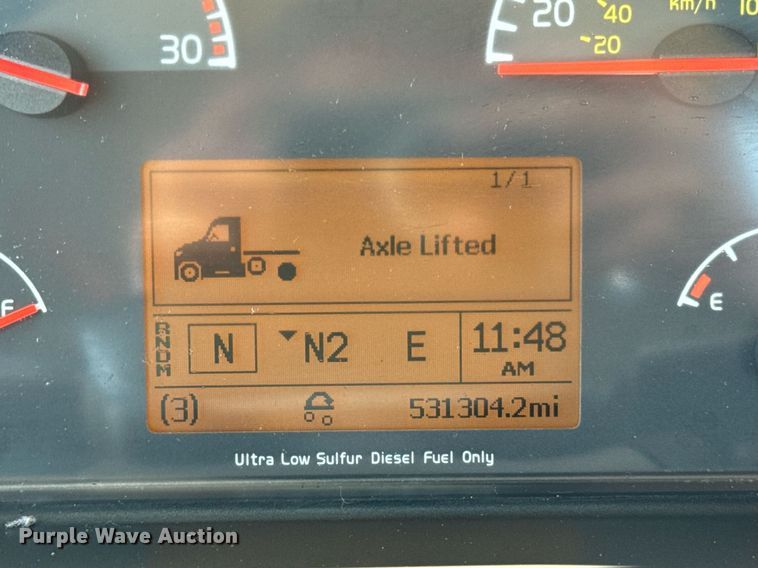 image for item DI9046 2017 Volvo VNM semi truck