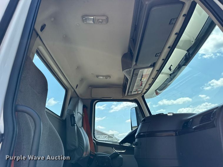 image for item DI9046 2017 Volvo VNM semi truck