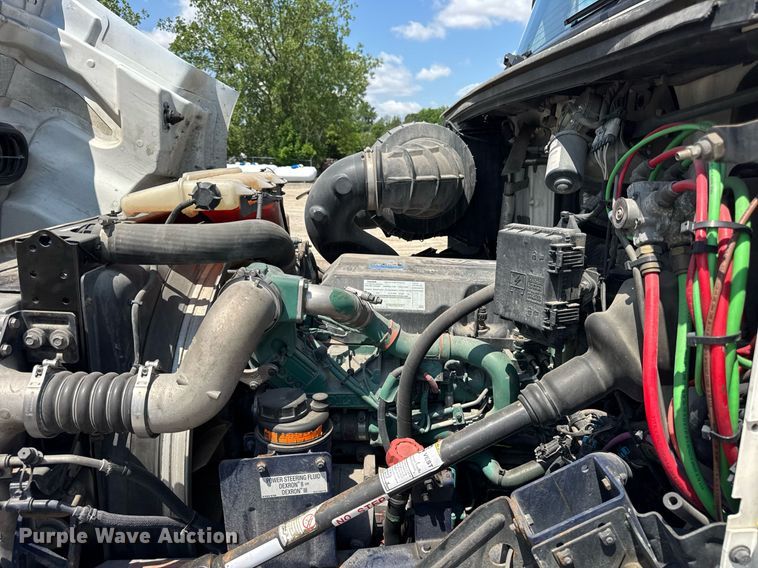 image for item DI9046 2017 Volvo VNM semi truck