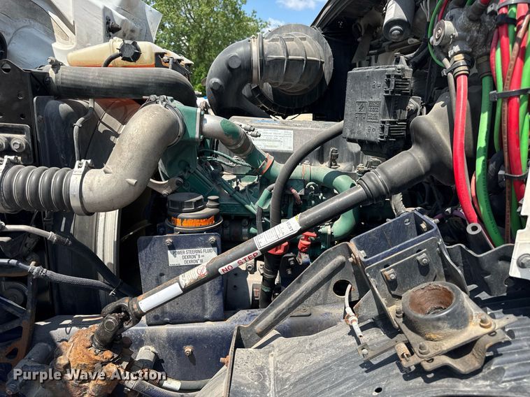 image for item DI9046 2017 Volvo VNM semi truck