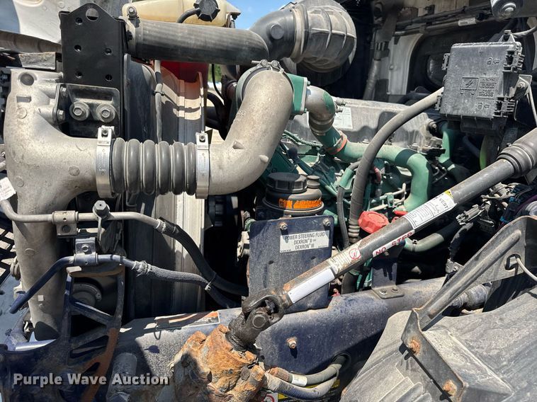 image for item DI9046 2017 Volvo VNM semi truck