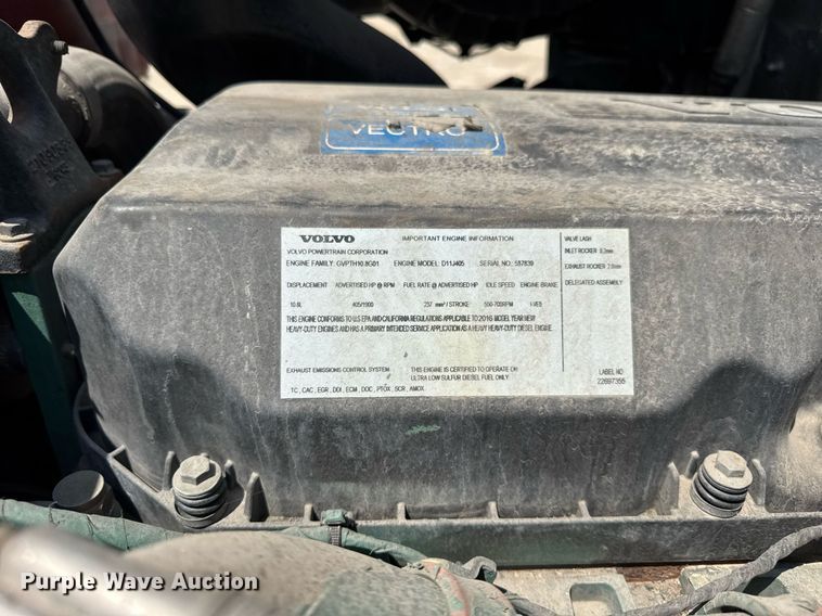 image for item DI9046 2017 Volvo VNM semi truck