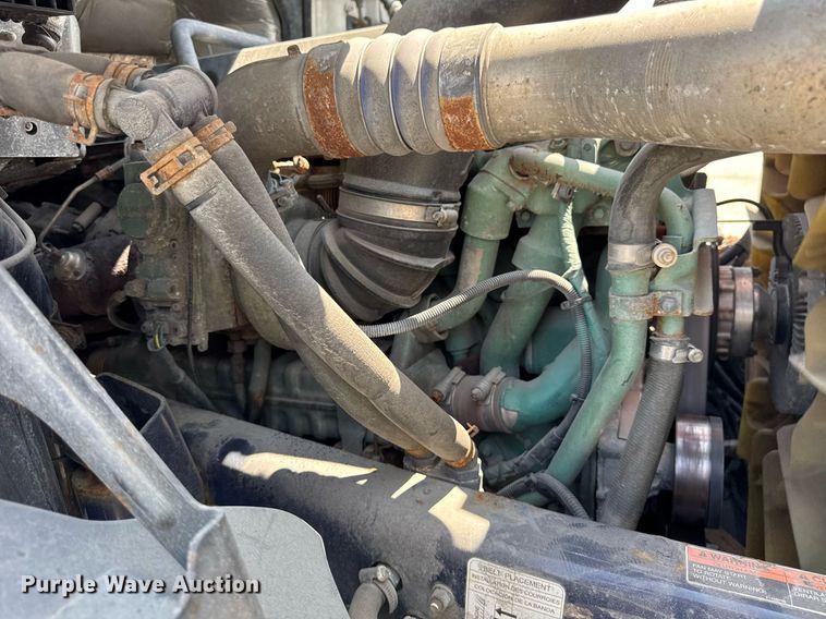 image for item DI9046 2017 Volvo VNM semi truck