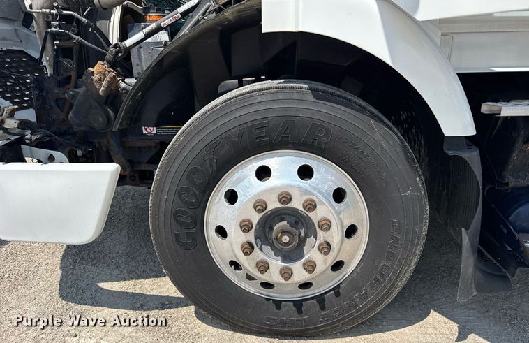 image for item DI9046 2017 Volvo VNM semi truck